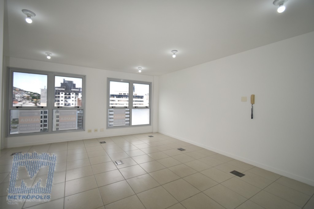 Sala para locacao no Trindade em Florianopolis com 34,97m² por R$ 1.900,00