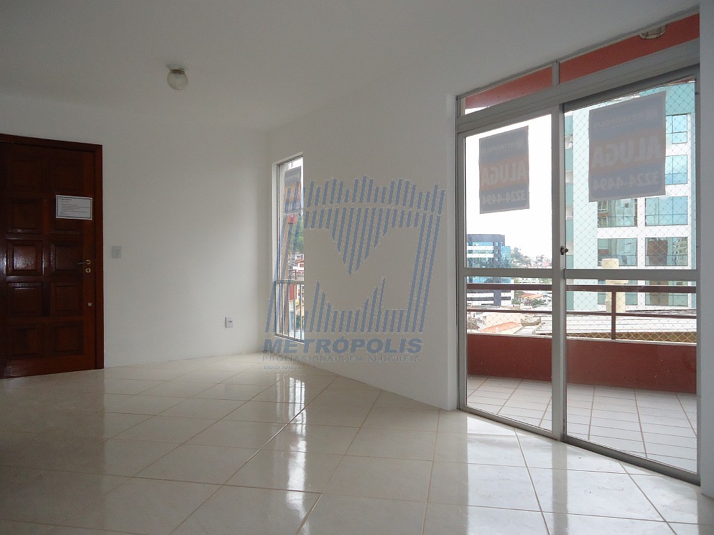 Apartamento para locacao no Centro em Florianopolis com 122,33m² por R$ 3.000,00