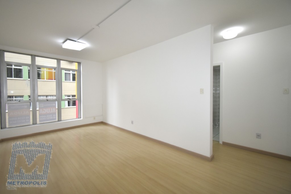 Apartamento para locacao no Centro em Florianopolis com 46,77m² por R$ 1.700,00