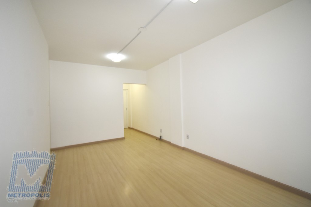 Apartamento para locacao no Centro em Florianopolis com 46,77m² por R$ 1.700,00