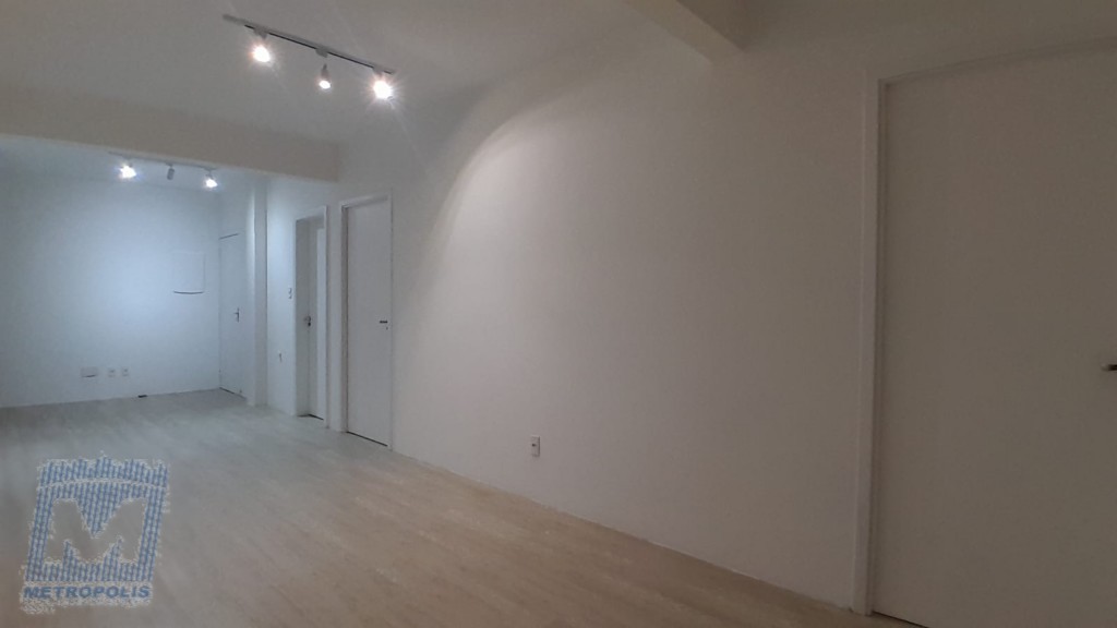 Sala para locacao no Centro em Florianopolis com 124,49m² por R$ 1.450,00