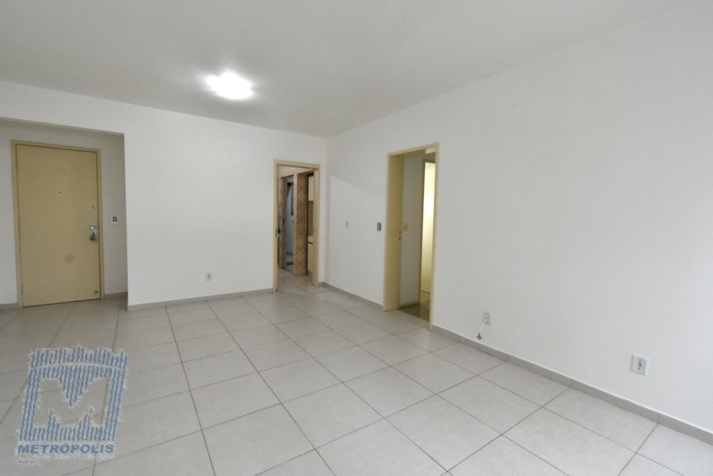 Apartamento para locacao no Centro em Florianopolis com 93,8m² por R$ 2.580,00