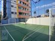 Quadra esportiva com iluminação