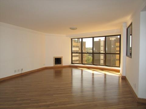 Apartamento para locacao no Mossungue em Curitiba com 235m² por R$ 5.000,00