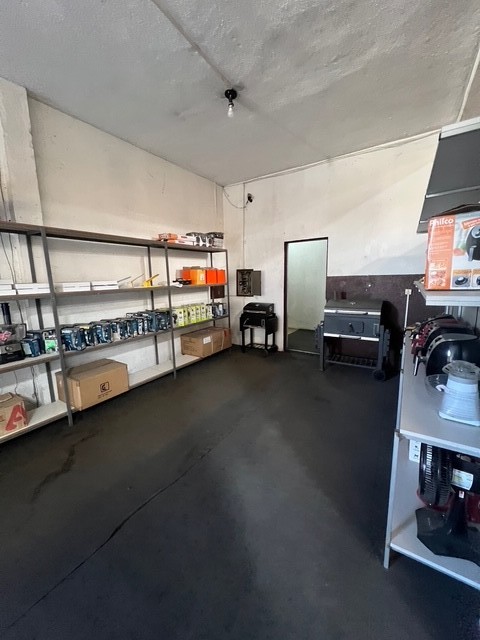 Barracão/Galpão à venda em Hauer, Curitiba — Portal Chave Fácil