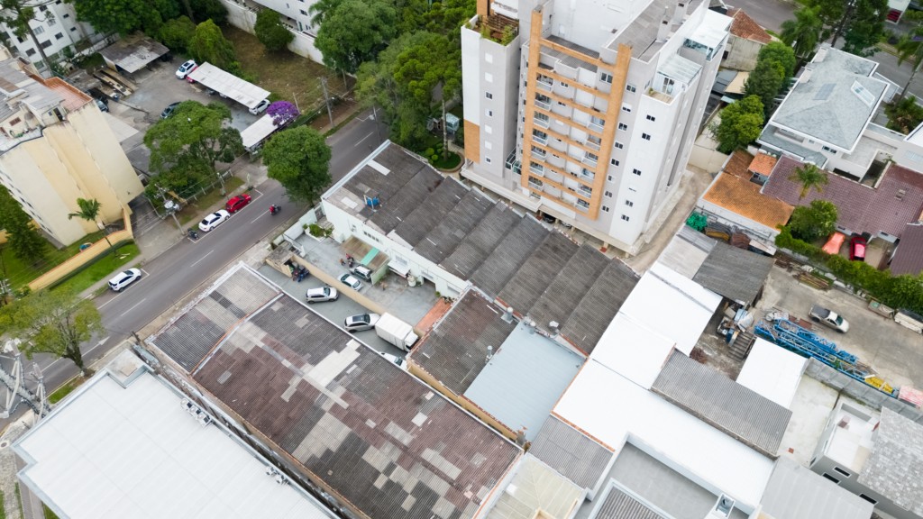 Terreno à venda em Agua Verde, Curitiba — Portal Chave Fácil