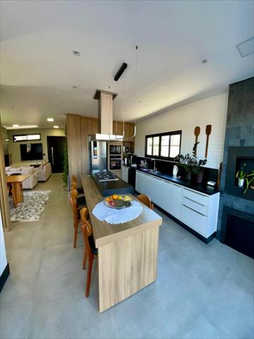 Sobrado para venda no Arruda em Colombo com 244,76m² por R$ 1.890.000,00