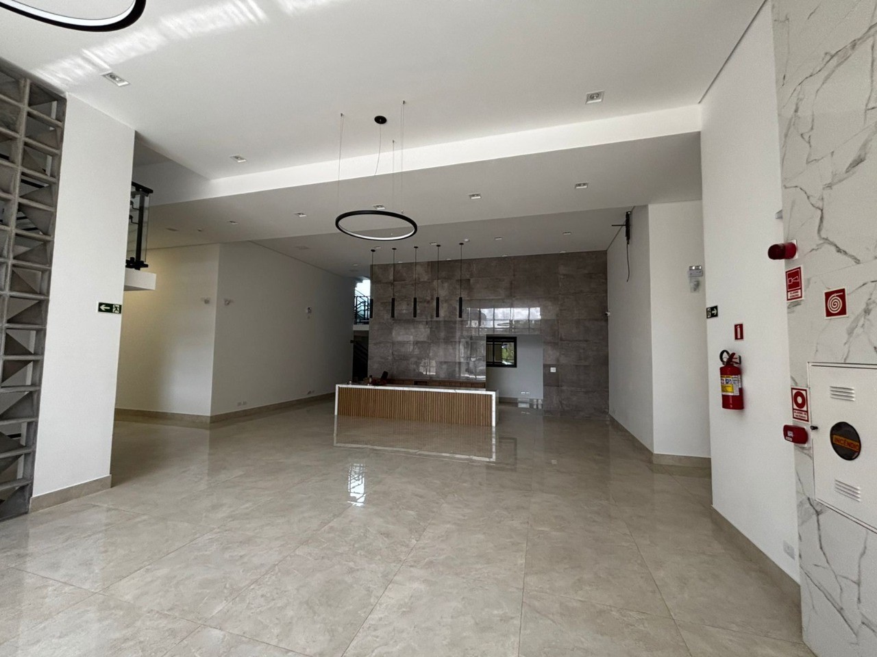 Sala Comercial · 57 m² · Zona 05, Maringá — foto 3