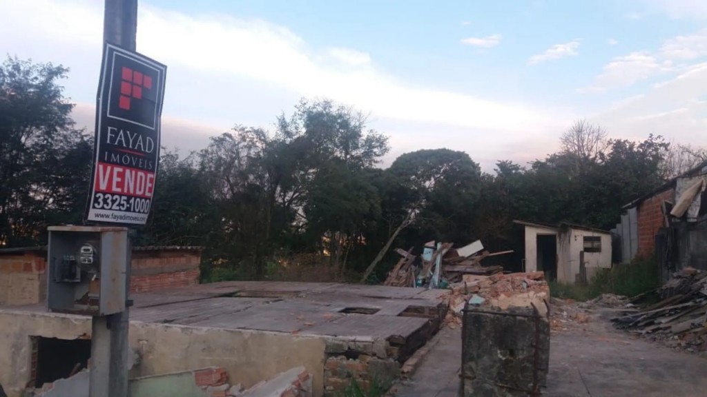 Terreno para venda no Uvaranas em Ponta Grossa com 784m² por R$ 180.000,00