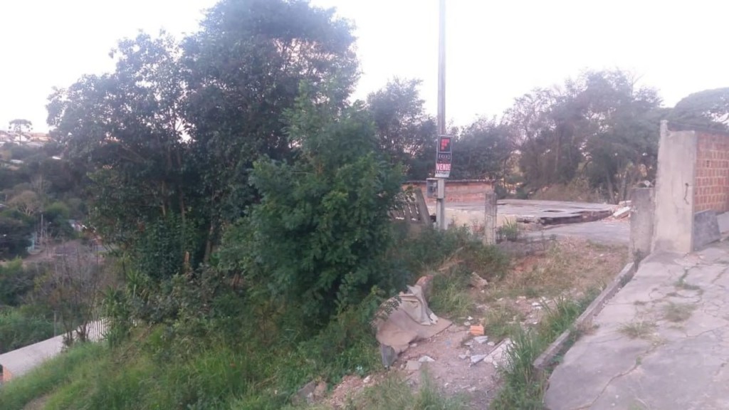 Terreno para venda no Uvaranas em Ponta Grossa com 784m² por R$ 180.000,00