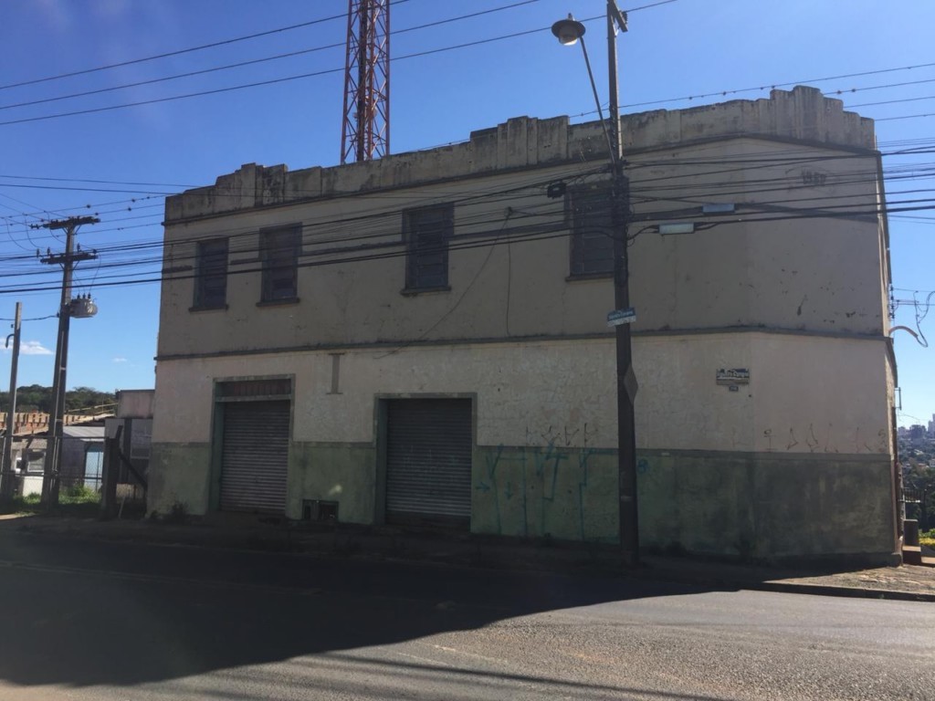 Terreno para venda no Uvaranas em Ponta Grossa com 560m² por R$ 530.000,00