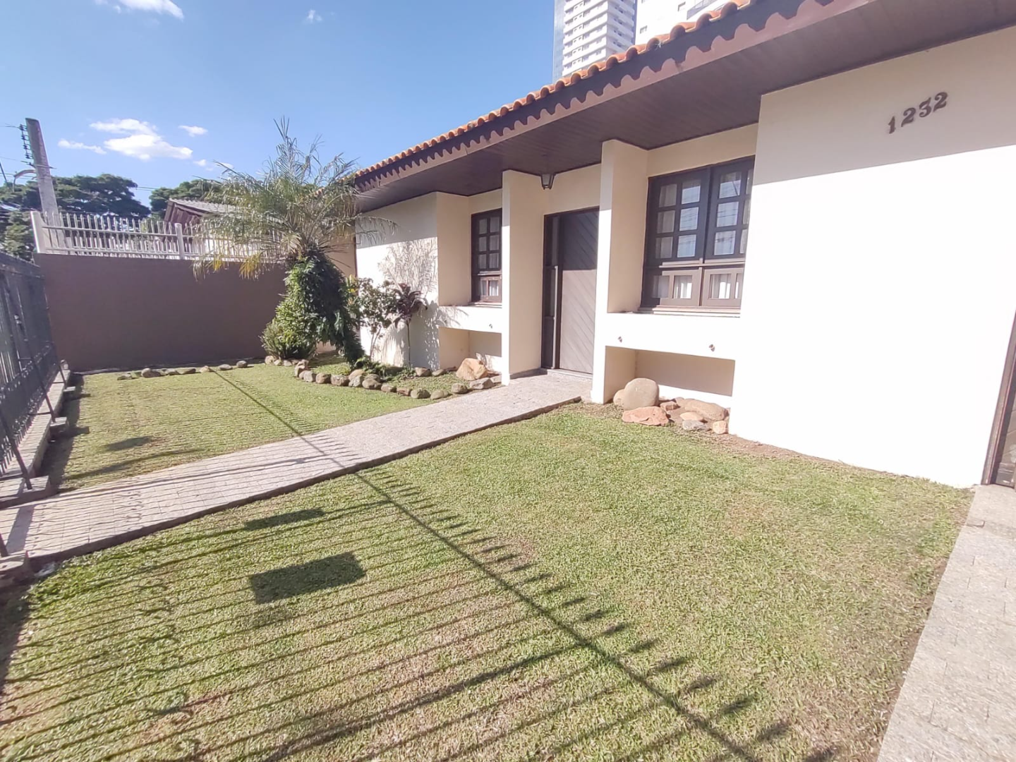 Casa para vendalocacaovenda e locacao no Estrela em Ponta Grossa com 408m² por R$ 1.750.000,008.990,00