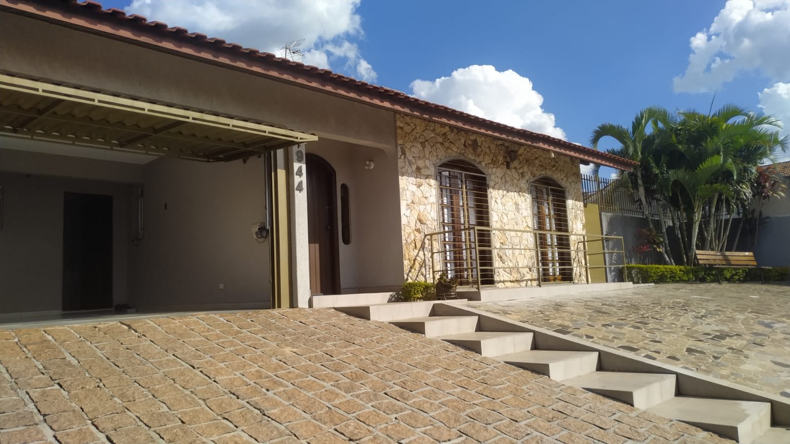 Casa para venda no Uvaranas em Ponta Grossa com 825m² por R$ 950.000,00