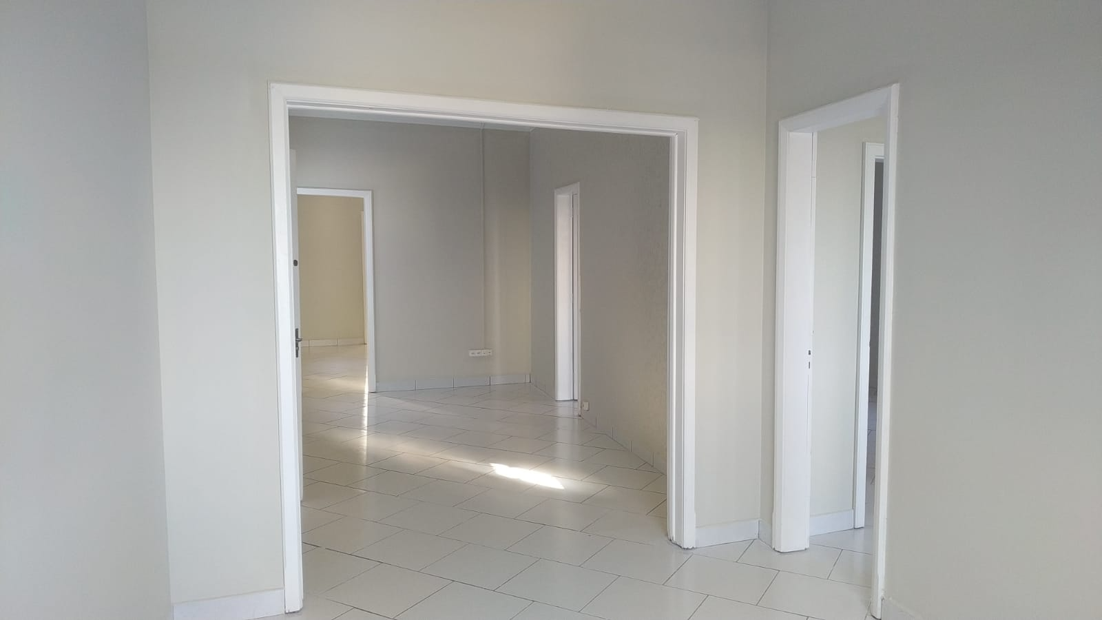 Sala Comercial para vendalocacaovenda e locacao no Centro em Ponta Grossa com 150m² por R$ 350.000,002.290,00