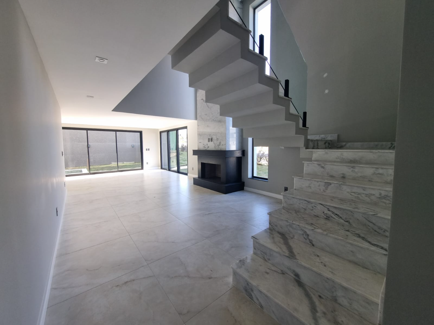 Casa para venda no Jardim Carvalho em Ponta Grossa com 0m² por R$ 1.650.000,00