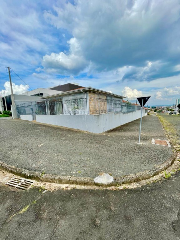 Casa para venda no Jardim Carvalho em Ponta Grossa com 570m² por R$ 899.000,00
