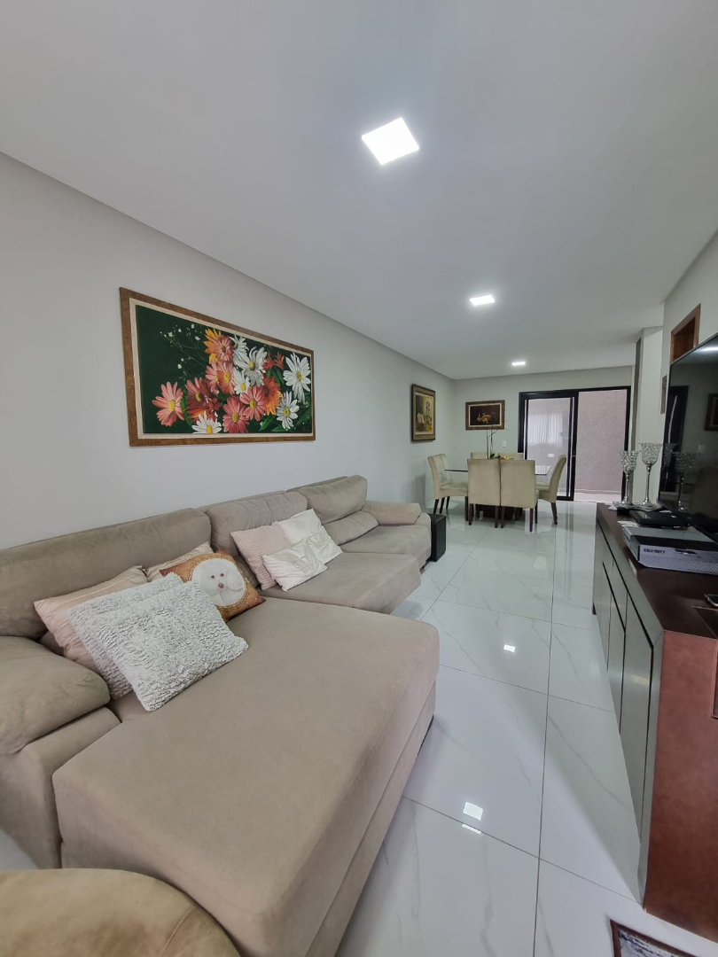 Sobrado para venda no Uvaranas em Ponta Grossa com 448m² por R$ 590.000,00
