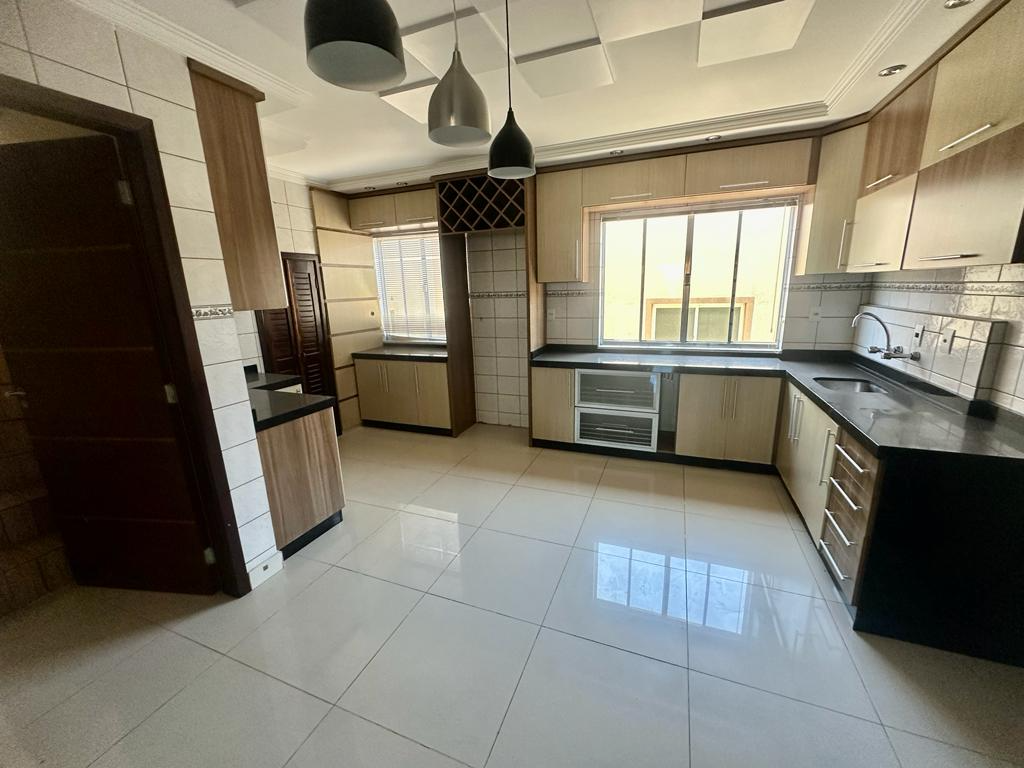 Apartamento para venda no Uvaranas em Ponta Grossa com 230m² por R$ 650.000,00