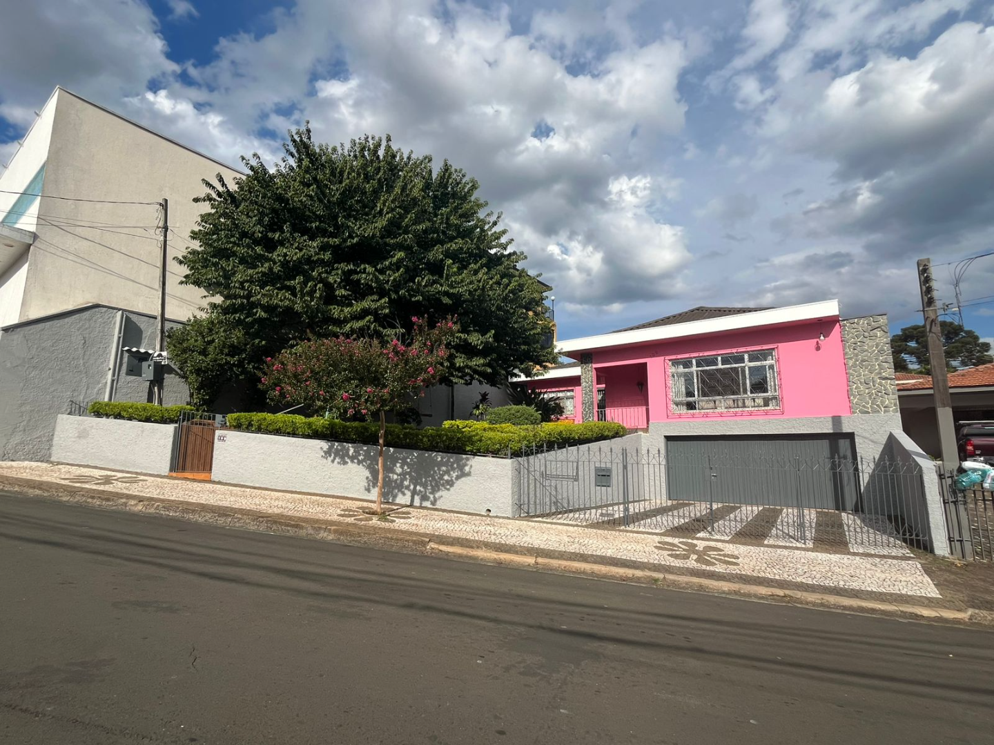 Casa para vendalocacaovenda e locacao no Uvaranas em Ponta Grossa com 550m² por R$ 700.000,005.500,00