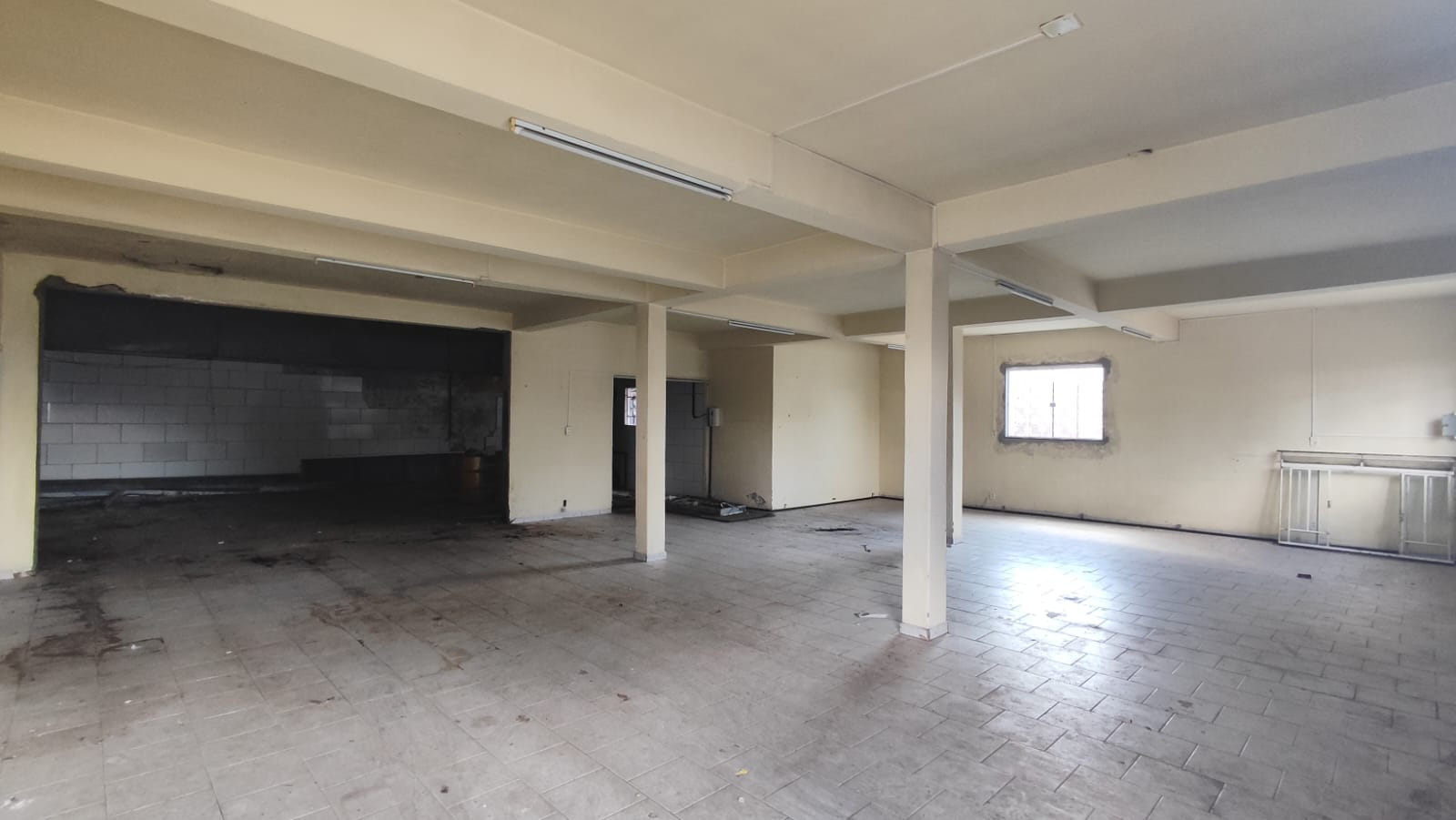 Cjto Comercial/sala para locacao no Oficinas em Ponta Grossa com 160m² por R$ 4.000,00
