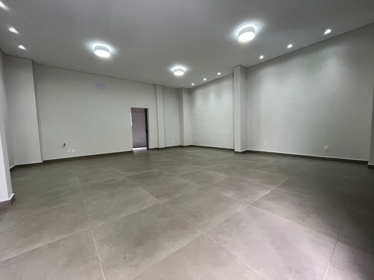 Cjto Comercial/sala para locacao no Centro em Ponta Grossa com 80m² por R$ 3.800,00