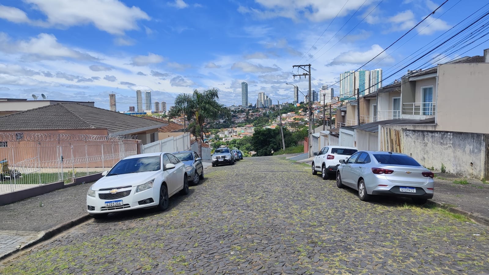 Casa Residencial para locacao no Uvaranas em Ponta Grossa com 131m² por R$ 2.000,00