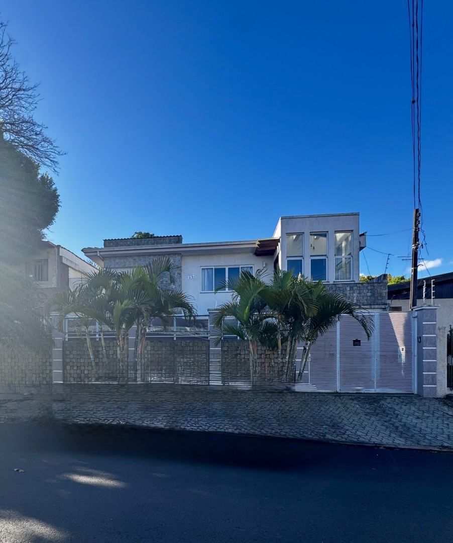 Casa Residencial para venda no Uvaranas em Ponta Grossa com 354m² por R$ 695.000,00