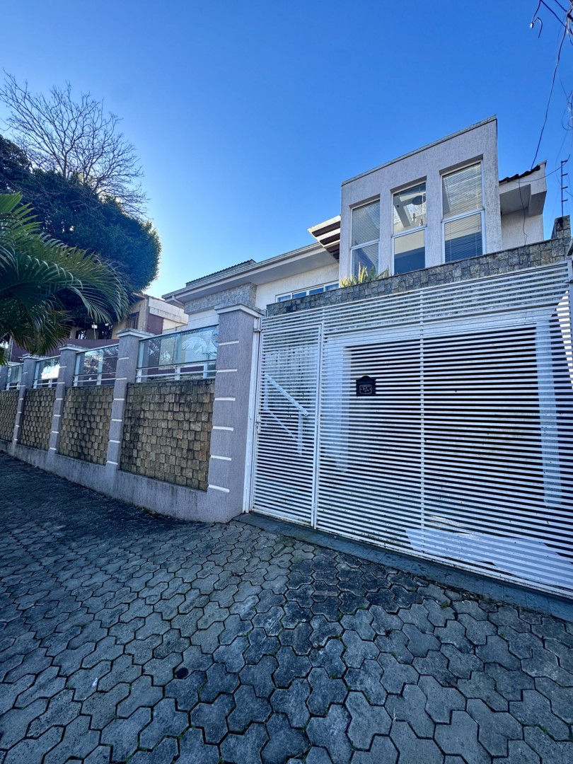 Casa Residencial para venda no Uvaranas em Ponta Grossa com 354m² por R$ 695.000,00