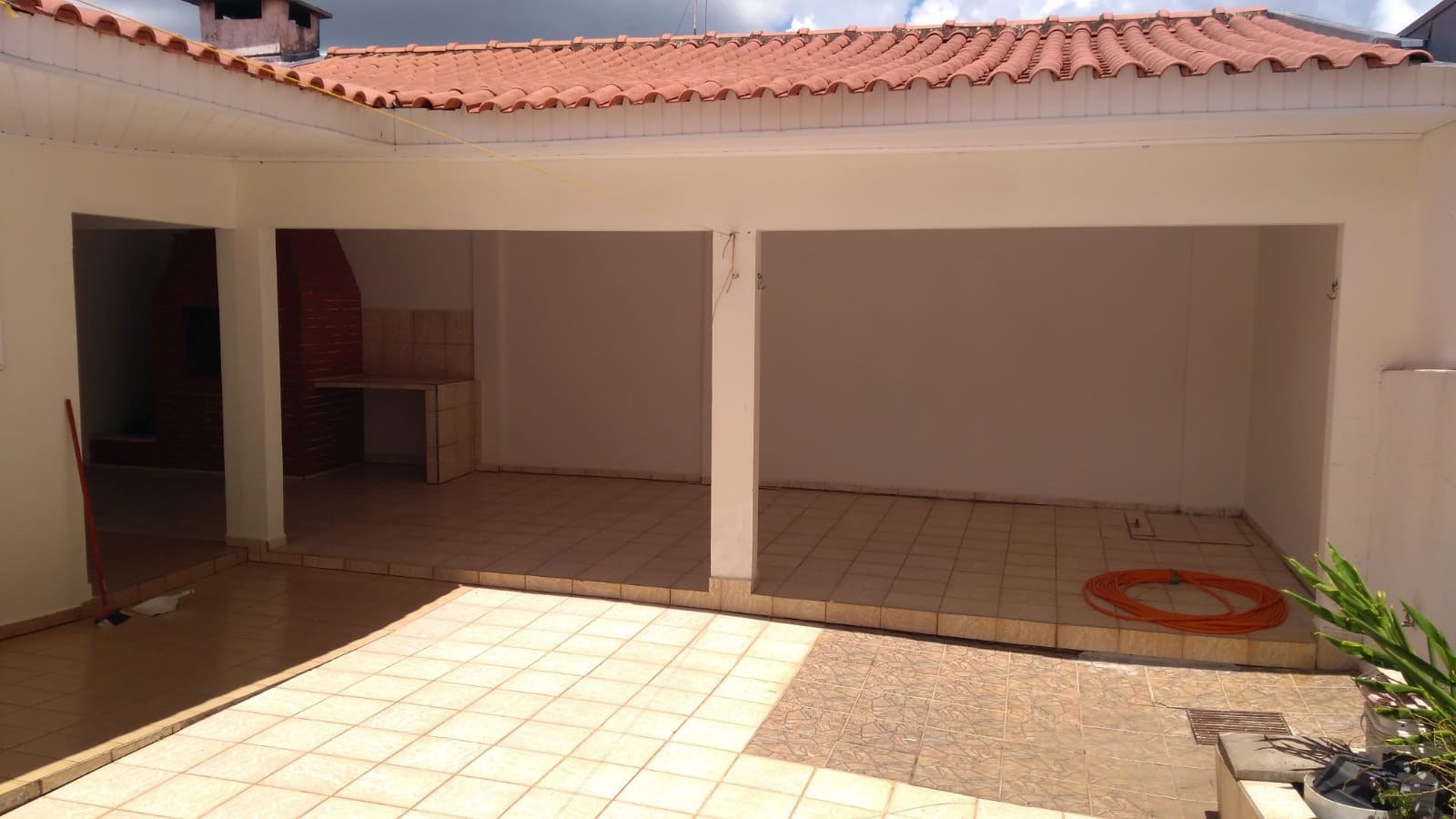Casa para vendalocacaovenda e locacao no Centro em Ponta Grossa com 180m² por R$ 625.000,003.000,00
