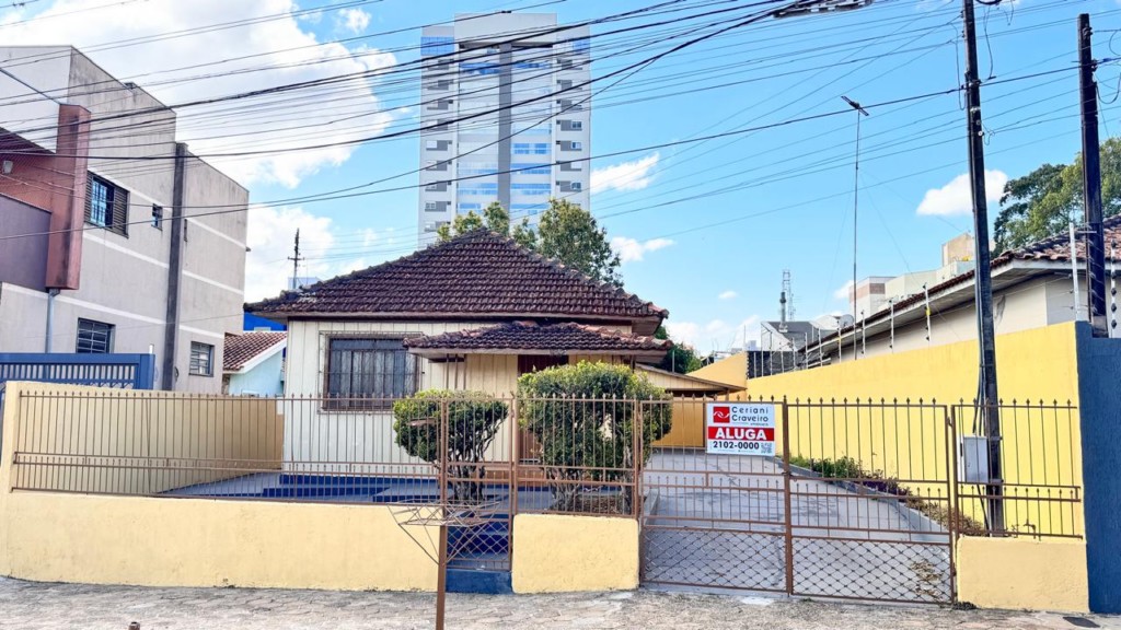 Residência para locacao no Centro em Apucarana com 0m² por R$ 1.600,00