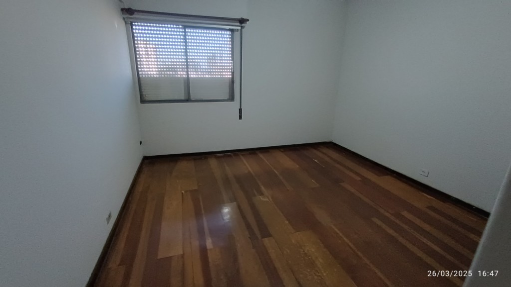Apartamento para locacao no Centro em Apucarana com 0m² por R$ 1.300,00