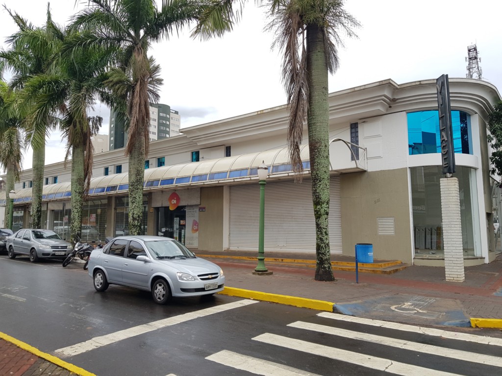 Sala para locacao no Centro em Apucarana com 50m² por R$ 3.700,00