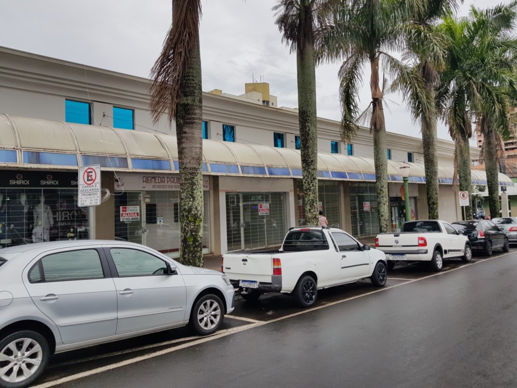 Sala para locacao no Centro em Apucarana com 50m² por R$ 3.700,00