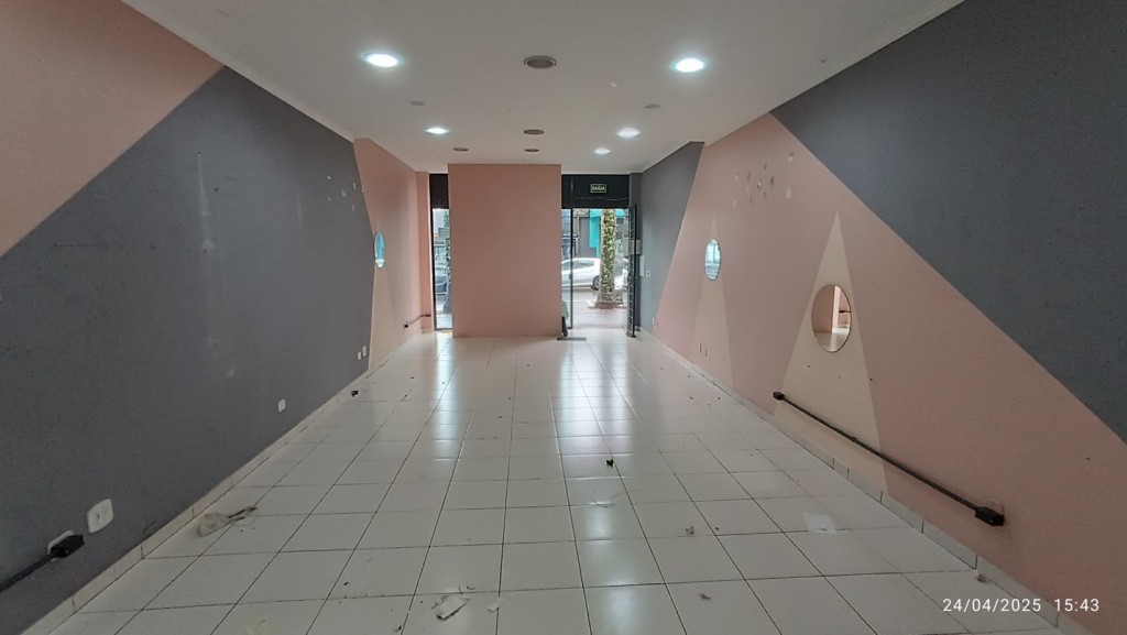 Sala para locacao no Centro em Apucarana com 50m² por R$ 3.700,00