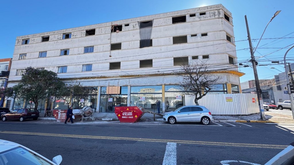 Sala Comercial para locacao no Centro em Apucarana com 0m² por R$ 6.500,00