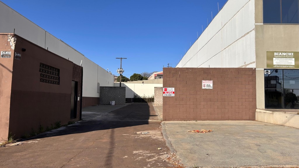 Terreno Comercial para locacao no Barra Funda em Apucarana com 0m² por R$ 2.700,00