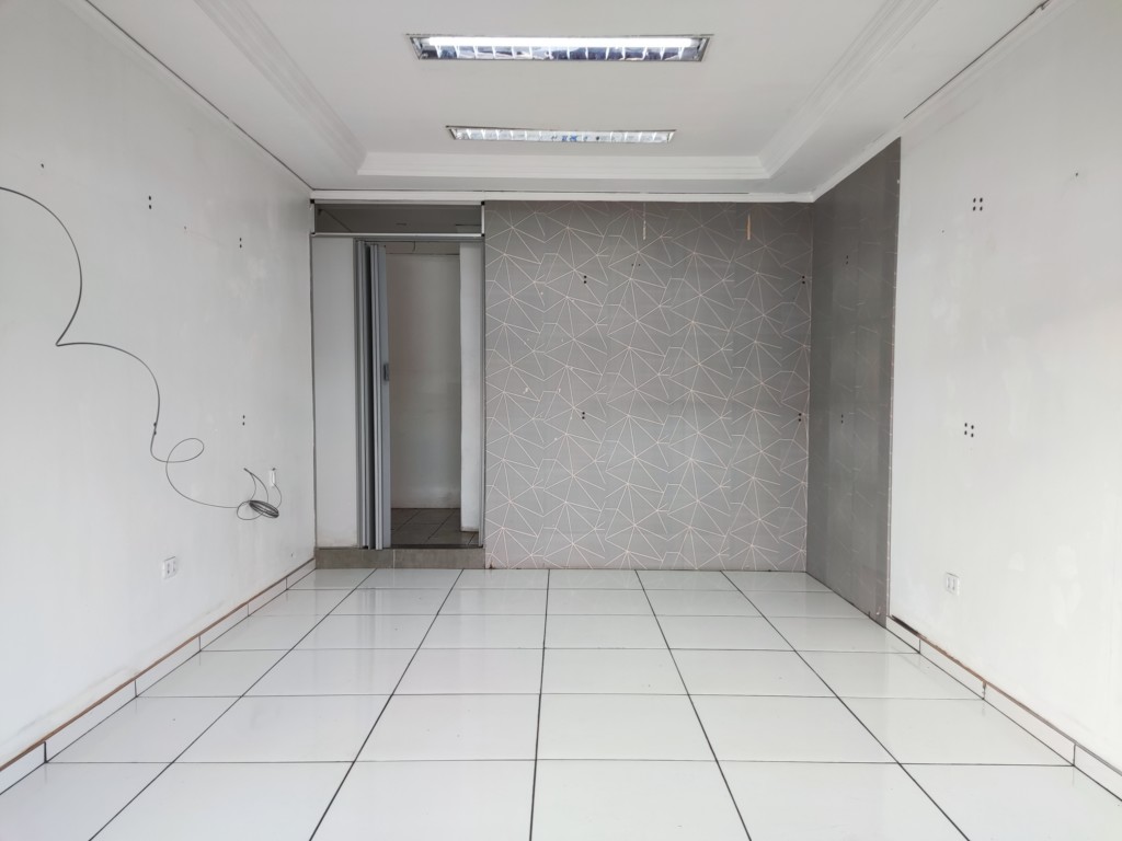 Sala Comercial para locacao no Centro em Apucarana com 0m² por R$ 2.500,00