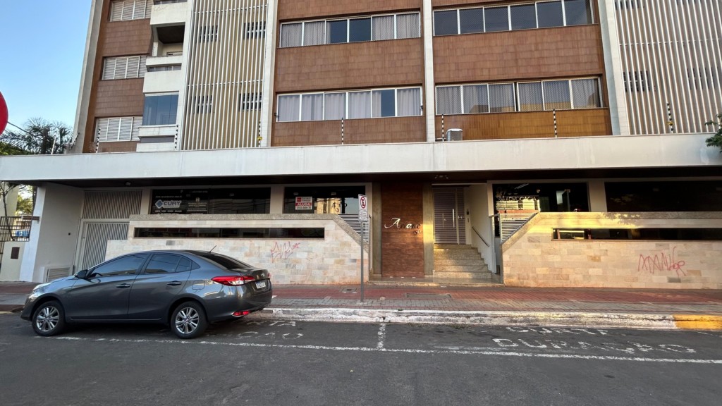 Sala Comercial para locacao no Centro em Apucarana com 0m² por R$ 1.150,00