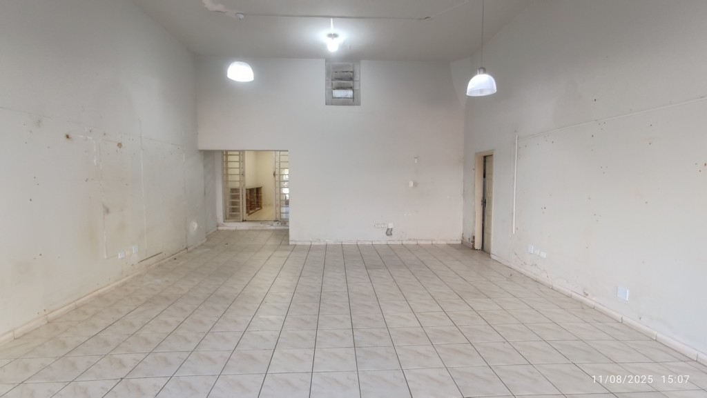 Sala Comercial para locacao no Centro em Apucarana com 0m² por R$ 2.500,00