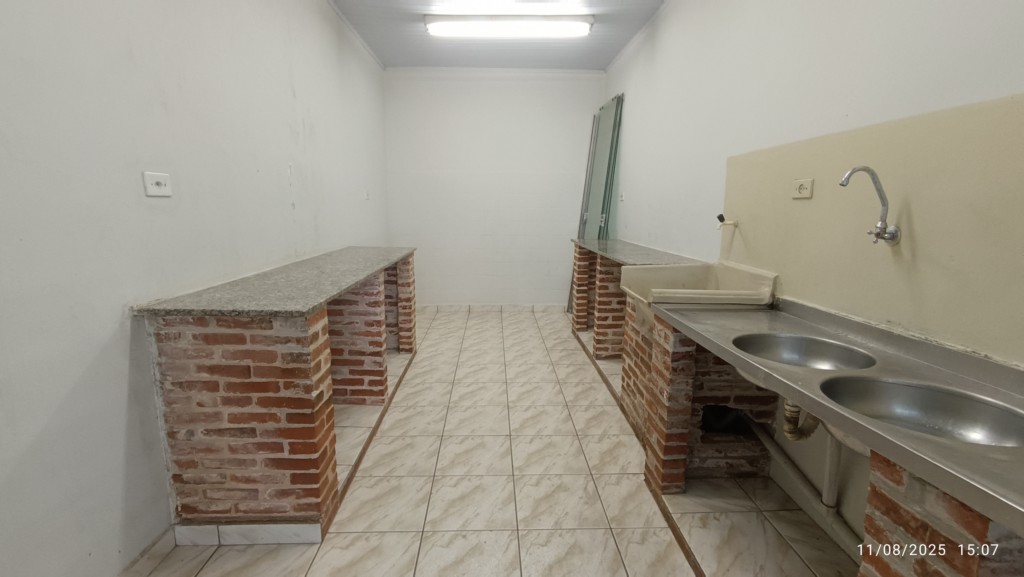 Sala Comercial para locacao no Centro em Apucarana com 0m² por R$ 2.500,00