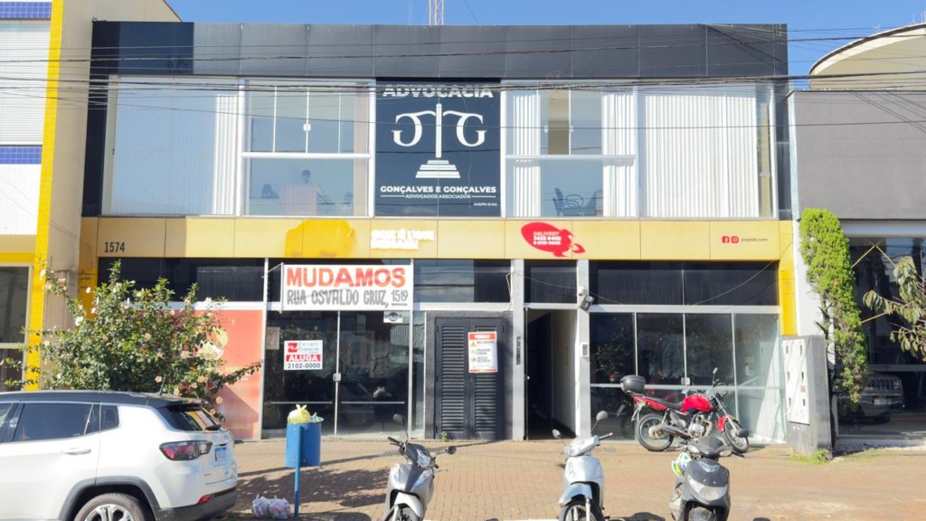 Salão para locacao no Centro em Apucarana com 0m² por R$ 8.500,00