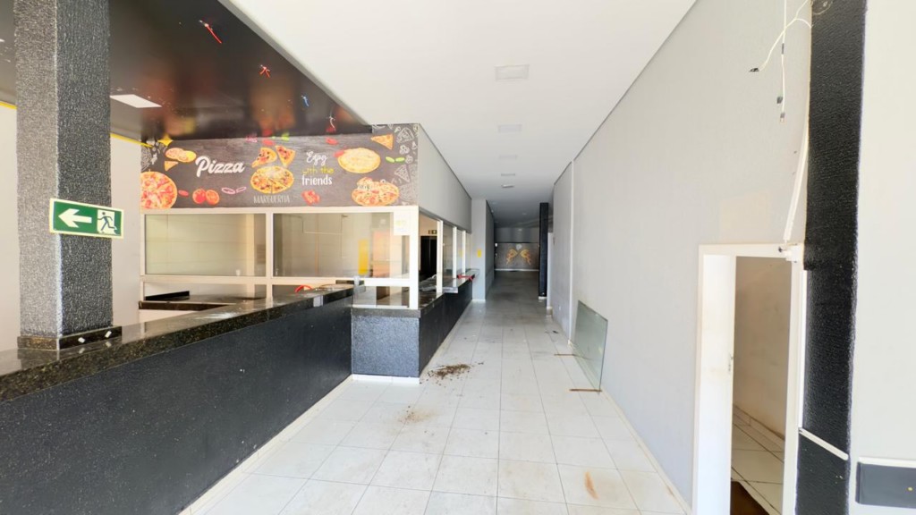 Salão para locacao no Centro em Apucarana com 0m² por R$ 8.500,00