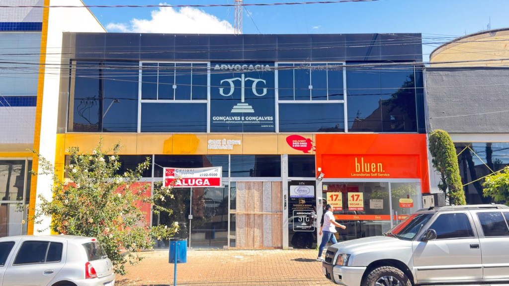 Salão para locacao no Centro em Apucarana com 0m² por R$ 8.000,00