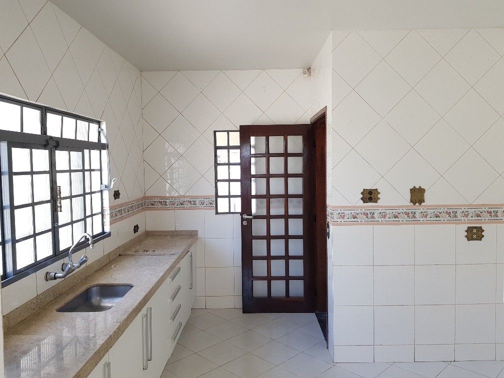 Cozinha com armários