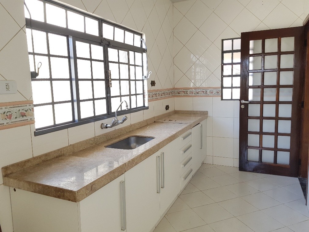 Cozinha com armários