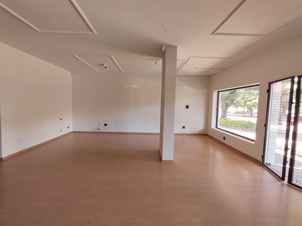 Sala Comercial para locacao no Centro em Apucarana com 0m² por R$ 1.650,00