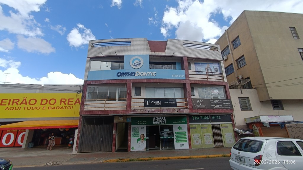 Sala Com_ Não Térrea para locacao no Centro em Apucarana com 0m² por R$ 1.000,00