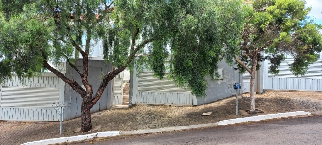 Sobrado para locacao no Jardim das Flores 1 em Apucarana com 0m² por R$ 2.500,00