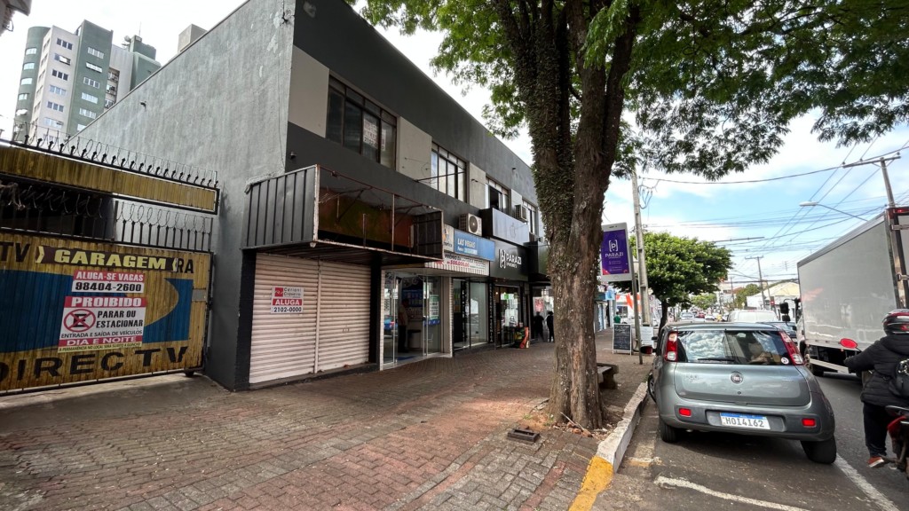 Sala Com_ Não Térrea para locacao no Centro em Apucarana com 0m² por R$ 1.600,00