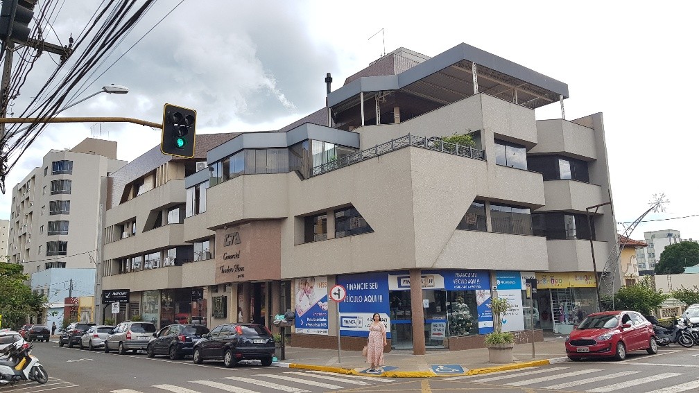 Sala Comercial Não Térrea para locacao no Centro em Apucarana com 0m² por R$ 1.040,00